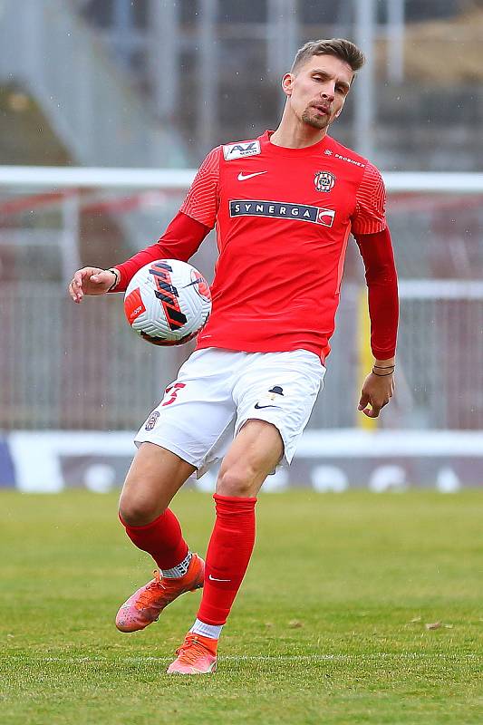 V generálce na jarní start druhé ligy brněnští fotbalisté (v červeném) zdolali Opavu 3:1.