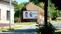 Volební billboardy politických stran.