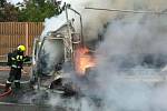 Na dálnici D1 u Brna hořelo v pondělí odpoledne nákladní auto. Škoda je 1,6 milionu korun.