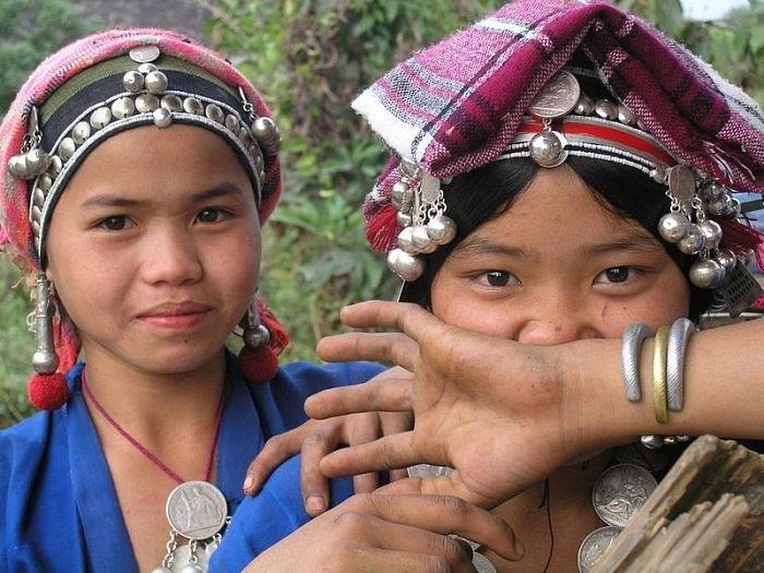 ZAJATCI BÍLÉHO BOHA. Festival zahájí dokument Tomáše Ryšky a Steva Lichtaga o domorodém laoském kmeni Akha. 