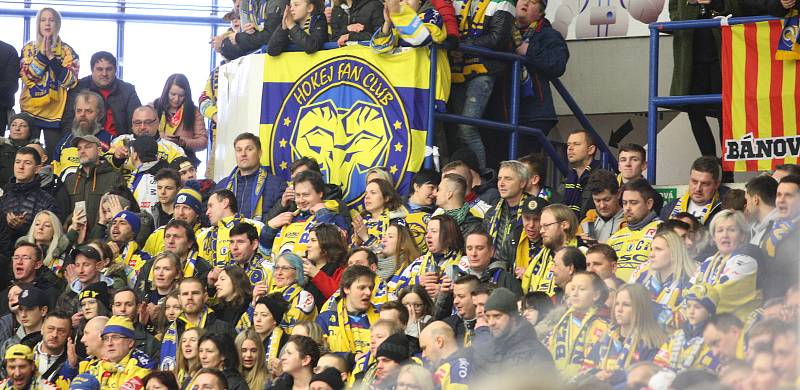 Extraligoví hokejisté PSG Berani Zlín (ve žlutém) v dohrávce 47. kola hostili brněnskou Kometu.