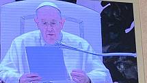 Audience u samotného papeže završila nedávnou dvoutýdenní cestu vozíčkáře Dušana Petřvalského do Říma. Celou expedici absolvoval na handbiku, speciálním kole poháněném rukama.