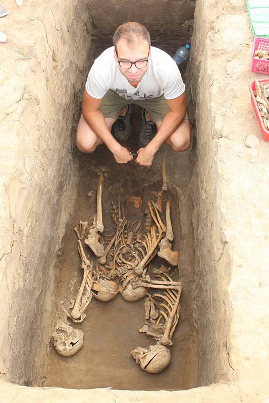 Dřív, než v Brně vznikl Ústřední hřbitov jako jedno z míst posledního odpočinku lidí, se v devatenáctém století využíval starobrněnský hřbitov v místech, kde je dnes parkoviště ve Vojtově ulici. Oblast obsadili archeologové, kteří ji chtějí prozkoumat.