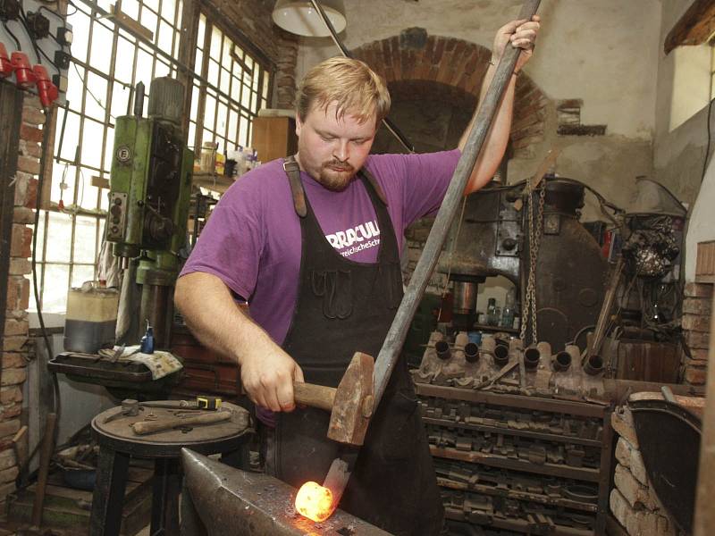 Podívat se na ukázky kovářského řemesla nebo si ho i na vlastní kůži vyzkoušet mohli lidé v druhé polovině července na akci pojmenované Obřanský obr.