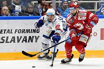 Domácí HC Kometa Brno (bílá) proti HC Oceláři Třinec (červená)