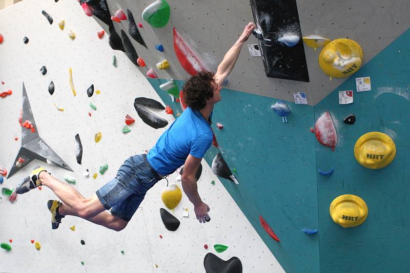 Adam Ondra poslední dny před odletem do Tokia strávil v domácím prostředí.