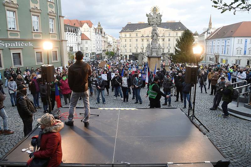 Brno 17.11.2020 - demonstrace na brněnském Zelném trhu proti vládním opatřením souvisejícími se šířením koronaviru