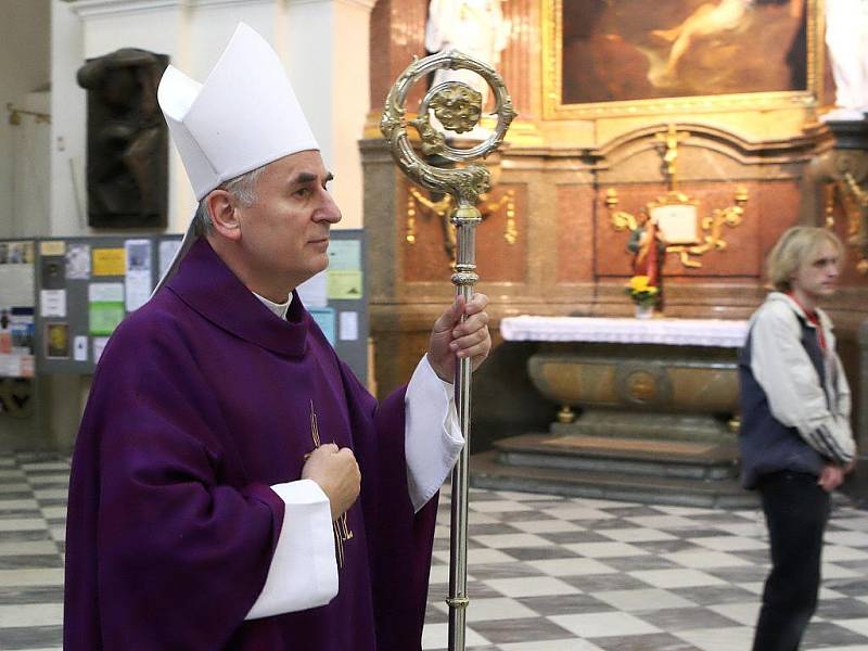 Biskup Vojtěch Cikrle sloužil vzpomínkovou mši za Poláky.