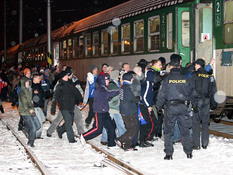 Odjezd fanoušků Baníku Ostrava z Brna.