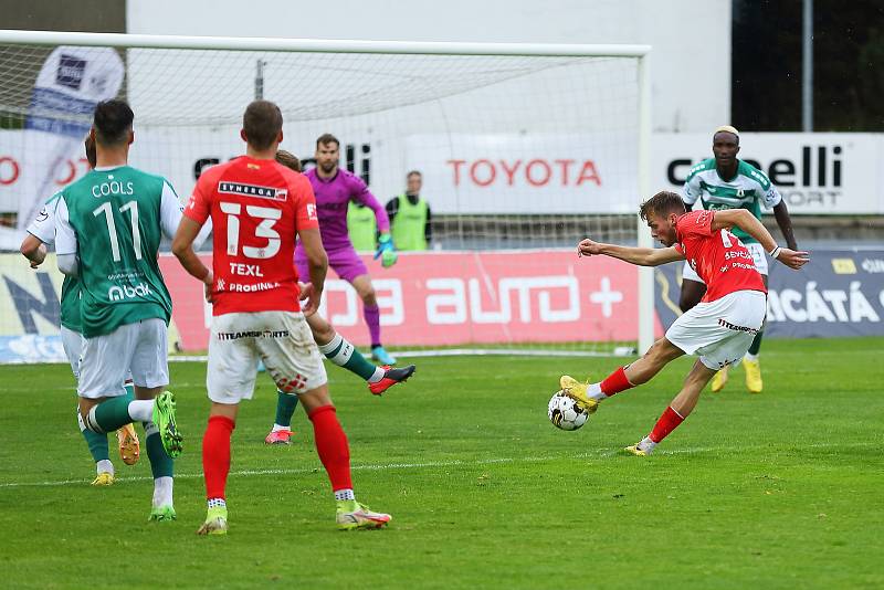 Fotbalisté Zbrojovky Brno (v červeném) prohráli v Jablonci 1:3.