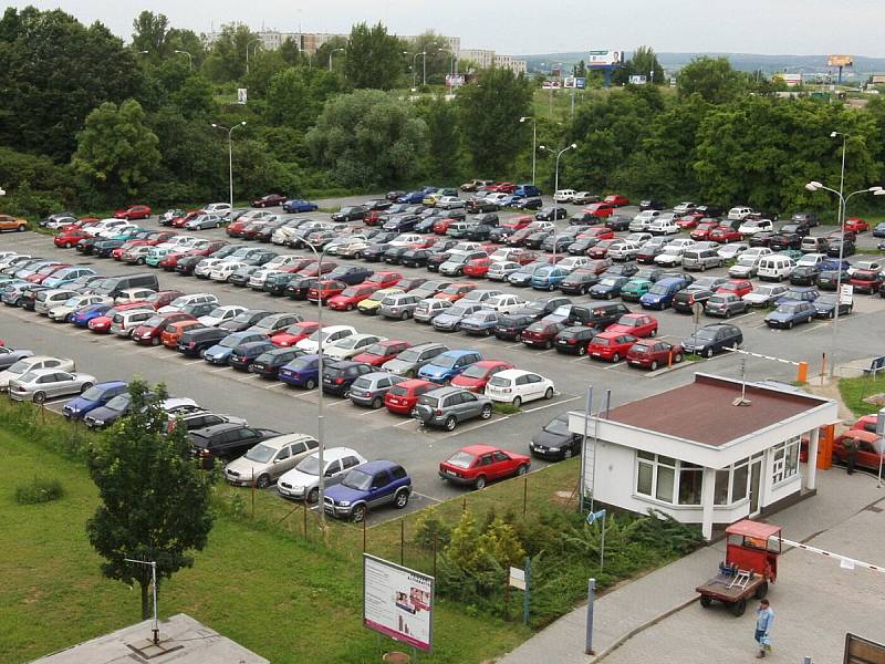 Stávající parkoviště u nemocnice v Bohunicích.