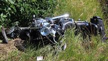 Řidič motorky zemřel po velmi vážné nehodě, při které se ve středu o půl deváté ráno srazil s nákladním autem v Sobotovicích na Brněnsku. Proč k nehodě došlo, zatím policisté zjišťují.