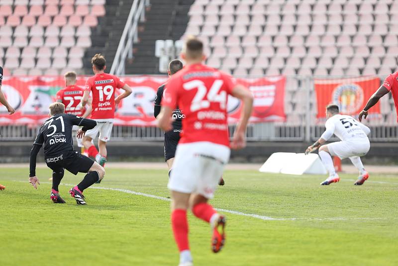 Fotbalisté Zbrojovky (v červeném) podlehli Jablonci 1:2.