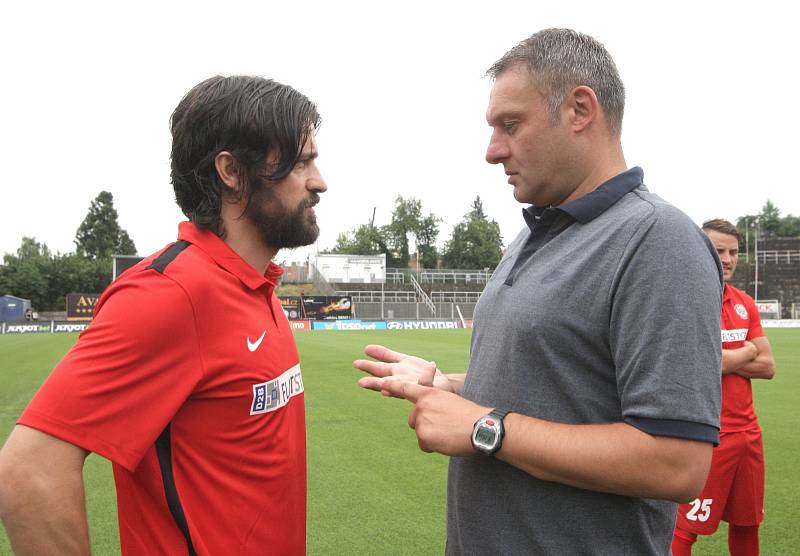 Do prvního ligového utkání sice zbývá víc než čtrnáct dní, už ve středu ale fotbalisté brněnské Zbrojovky absolvovali oficiální týmové focení. V dobré náladě se sešli na domácím stadionu.