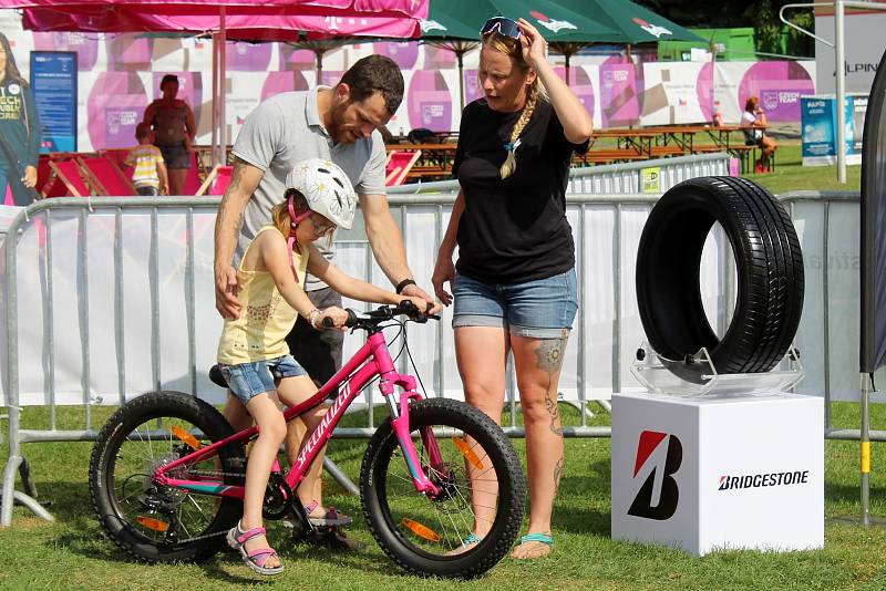 Rodiny s dětmi si přišly vyzkoušet olympijské sporty na Olympijský festival do areálu SKP Kometa v Brně.