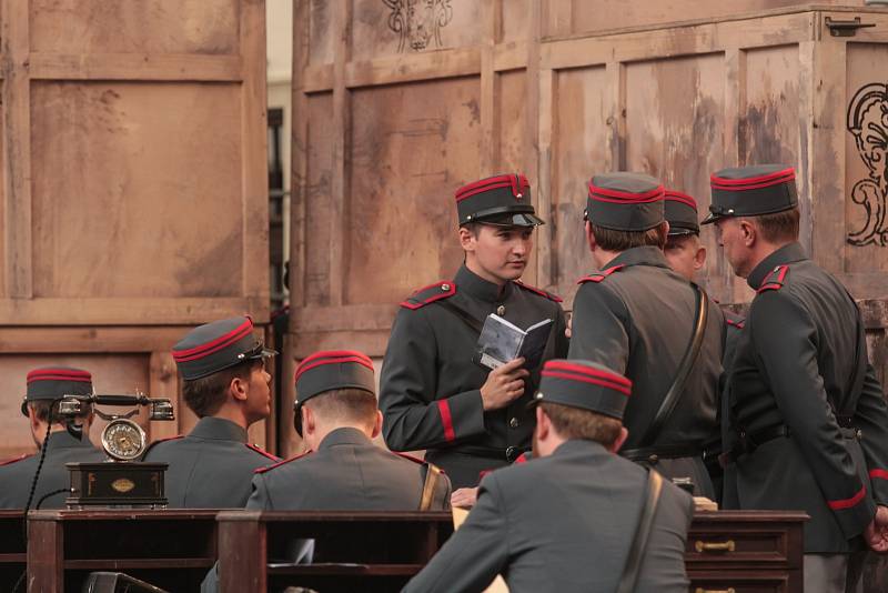 V kulisách brněnského hradu Špilberk zazněla ve středu v podvečer Bizetova opera Carmen v nastudování operního souboru Národního divadla Brno.