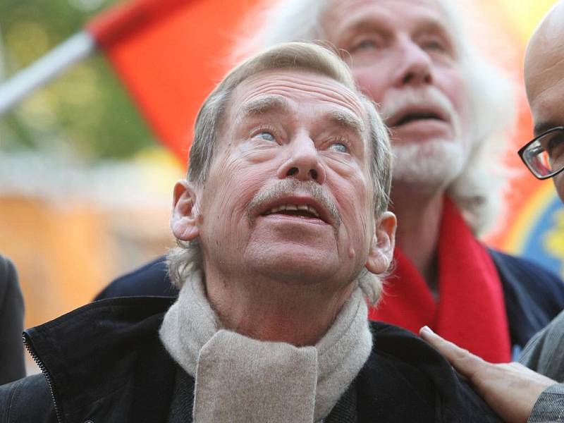 Václav Havel přijel do brněnského Divadla Husa na provázku.