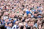 Kometa vs Pardubice - fanoušci sledují utkání na brněnském náměstí Svobody.