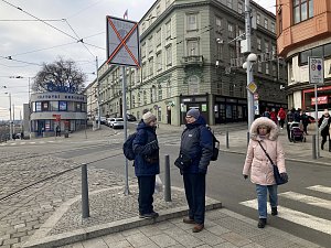 Více než týden neplatí pěší zóna v brněnské Nádražní ulici. Dopravní značení v místě však doznalo změn teprve v pondělí.