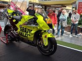 Výstava motocyklů Ducati je k vidění v obchodním centru Olympia Brno v Modřicích. Návštěvníci centra si mohou prohlédnout celkem šestatřicet exponátů, od nejstaršího z roku 1949 po nejnovější.