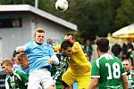 Po vítězství nad Bohunicemi fotbalisté Tatranu Rousínov (zelené dresy) porazili i Boskovice. Na jejich hřišti 3:1.