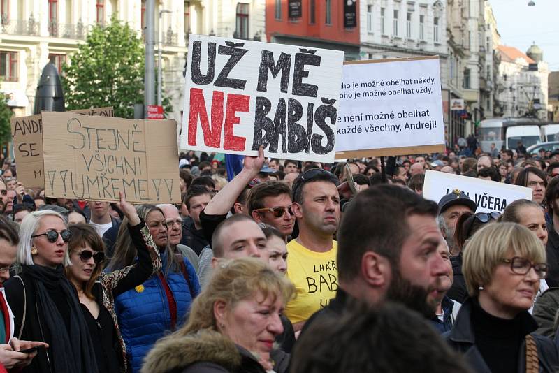 Demonstrace proti Miloši Zemanovi a Andreji Babišovi na brněnském náměstí Svobody a Moravském náměstí.