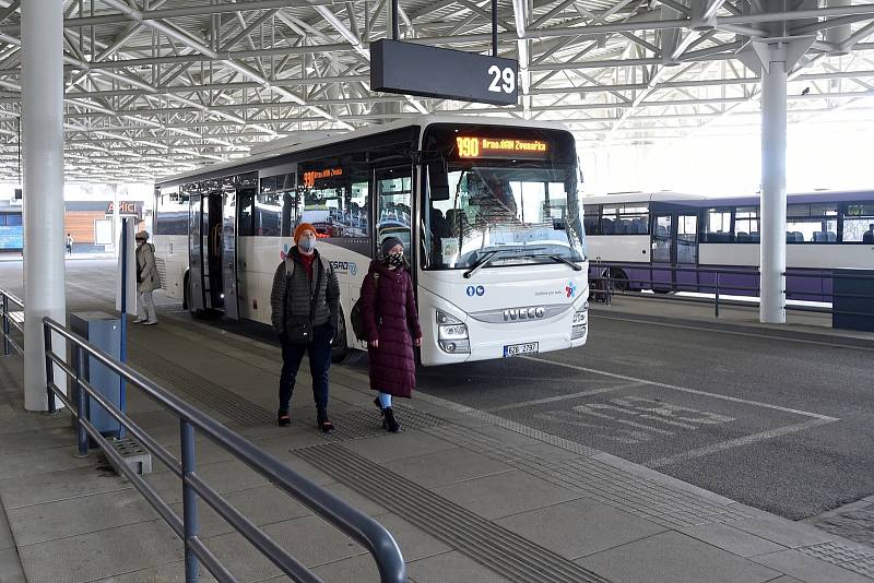 Opravené autobusové nádraží na Zvonařce.