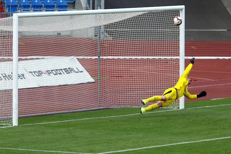 Fotbalisté Zbrojovky (červené dresy) zvítězili na hřišti Vítkovic 3:2.