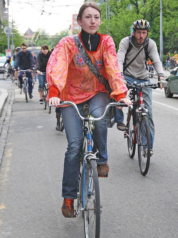 Téměř dvě stovky lidí vyjely na dvacátou cyklojízdu Brnem, aby tak upozornily na špatné podmínky pro cyklisty v brněnských ulicích. 