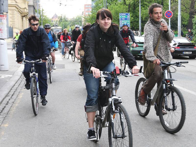 Téměř dvě stovky lidí vyjely na dvacátou cyklojízdu Brnem, aby tak upozornily na špatné podmínky pro cyklisty v brněnských ulicích. 