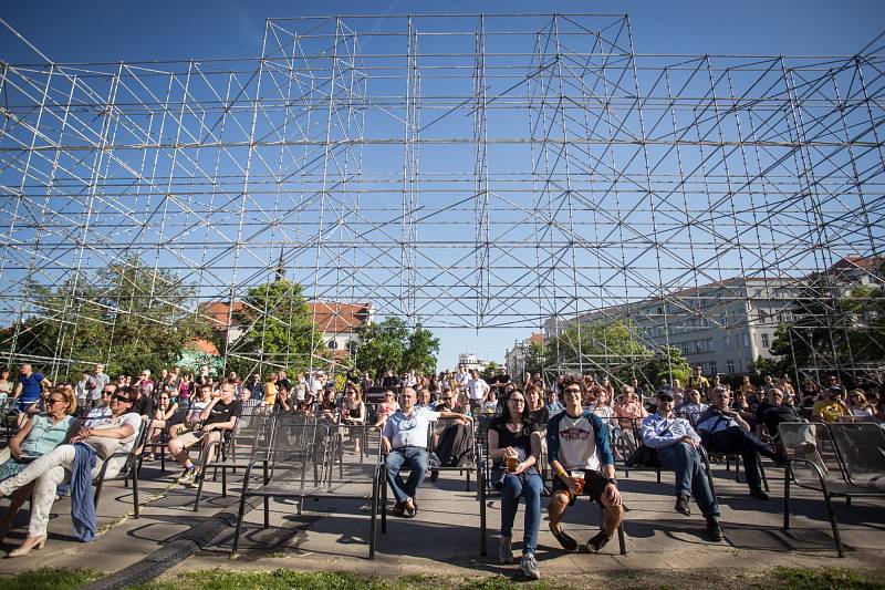 Zahájení festivalu Meeting Brno na Moravském náměstí.