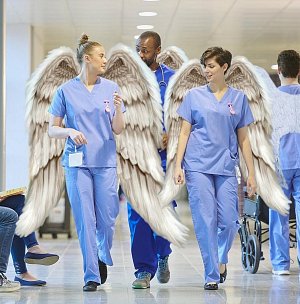 Zdravotní sestry jako andělé. Ilustrační snímek.