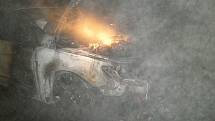 Požár auta ve Zbýšově.