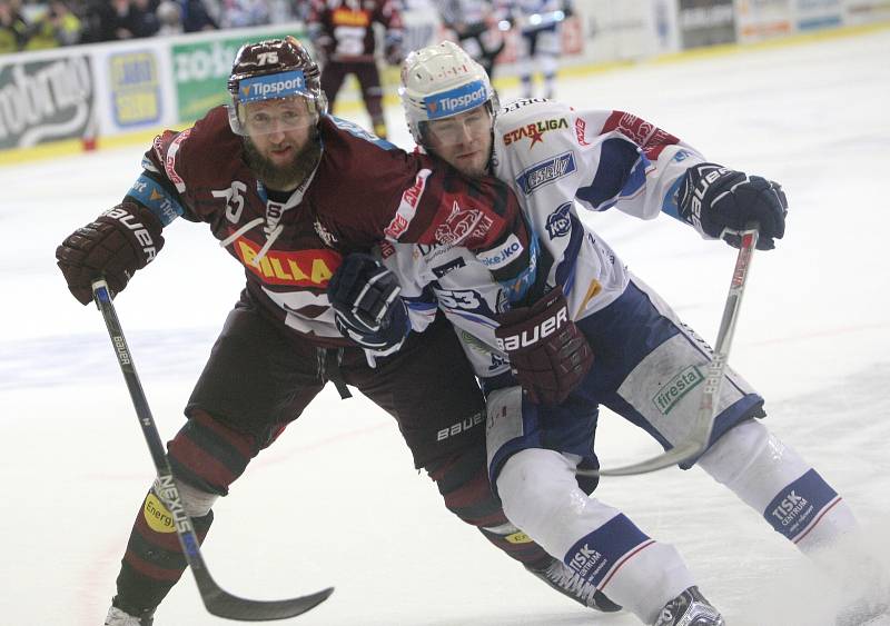 Hokejisté brněnské Komety vyřadili ve čtvrtfinále play-off extraligy rivala pražskou Spartu v pouhých čtyřech zápasech. Triumf 4:0 na zápasy dovršili Brňané v domácím prostředí po výhře 4:1.