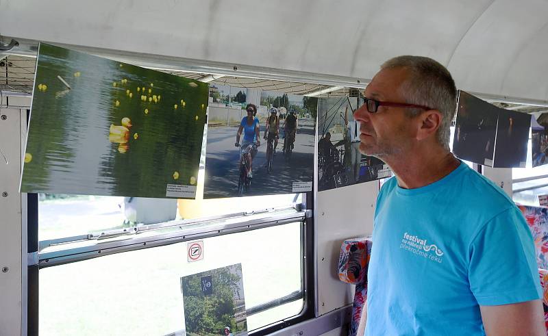 Festival Překročme řeku na černovickém nábřeží v Brně u řeky Svitavy.