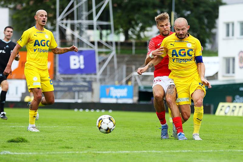 Brněnští fotbalisté (v červeném) remizovali s Teplicemi 2:2.