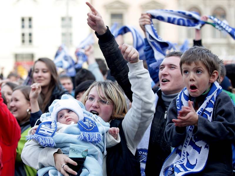 Fanoušci hokejové Komety opět zaplnily brněnské náměstí Svobody.