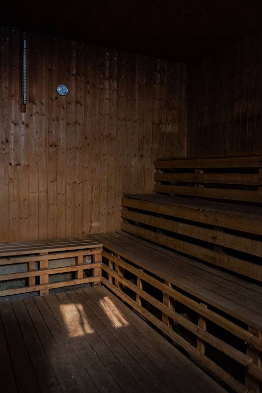 Nejstarší brněnská sauna v zahradě opravované Arnoldovy vily má jít kvůli rekonstrukci parku k zemi.