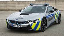 Nové hybridní BMW i8 jihomoravských policistů využívá pohon na elektřinu i spalovací motor.