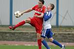 Fotbalisté prvoligové Zbrojovky Brno (v červeném) vypadli z poháru, když podlehli 0:1 Znojmu.