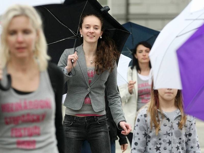 Vystoupením pod širým nebem zahájili čtvrtý ročník Mezinárodního stepařského festivalu. 