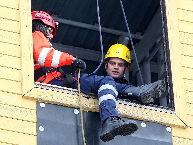 Soutěž záchranářských tý­mů v Brně.