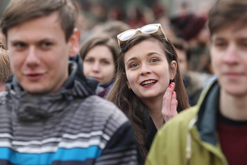 Studentská demonstrace VyjdiVen na brněnském náměstí Svobody.