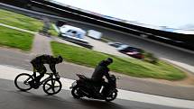 Trénink dráhových cyklistů Dukla Brno na velodromu.