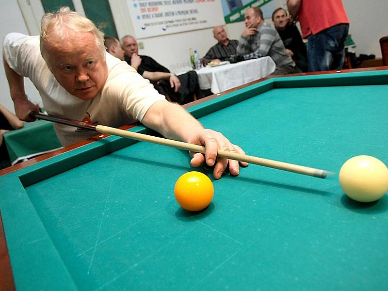 Už posedmnácté se v herně Billard Clubu Ponětovice sešly sportovní osobnosti na kulečníkovém turnaji pod názvem Pohár Karla Lázničky.