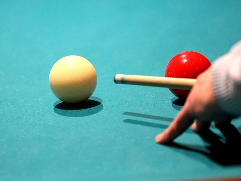 Už posedmnácté se v herně Billard Clubu Ponětovice sešly sportovní osobnosti na kulečníkovém turnaji pod názvem Pohár Karla Lázničky.