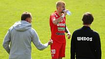 Brněnští fotbalisté (v červeném) doma jen remizovali s Teplicemi 0:0.