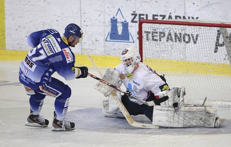 Kometě se nepodařilo porazit Pardubice. Týmu se nedařilo v závěrečných nájezdech. Na snímku Balej.