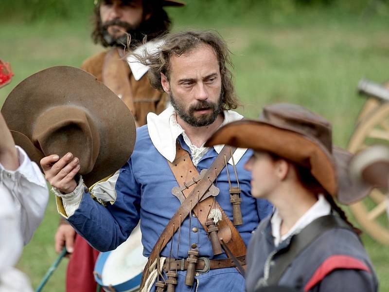 Rekonstrukce slavné bitvy z roku 1645 - švédská vojska dobývají hrad Veveří.