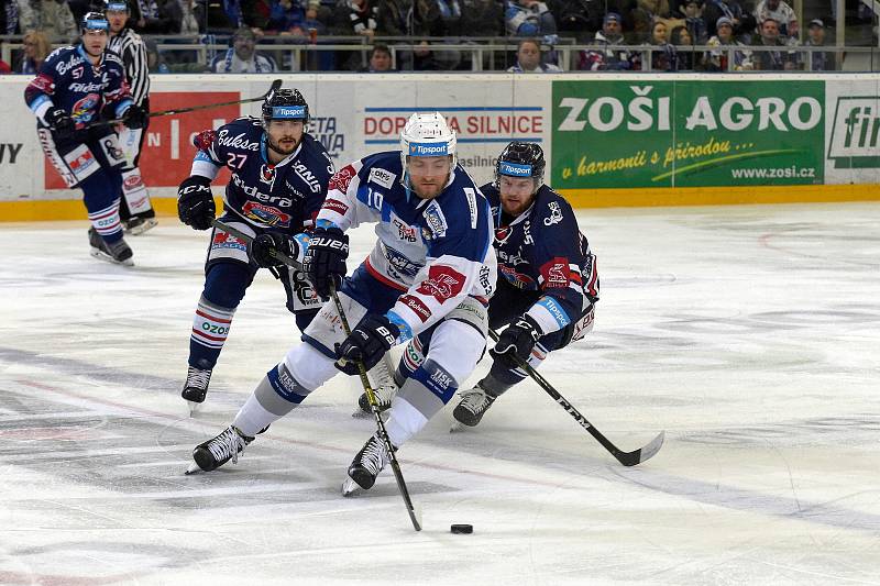 HC Kometa Brno v bílém (Martin Dočekal) proti HC Vítkovice.